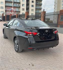 نيسان فيرسا